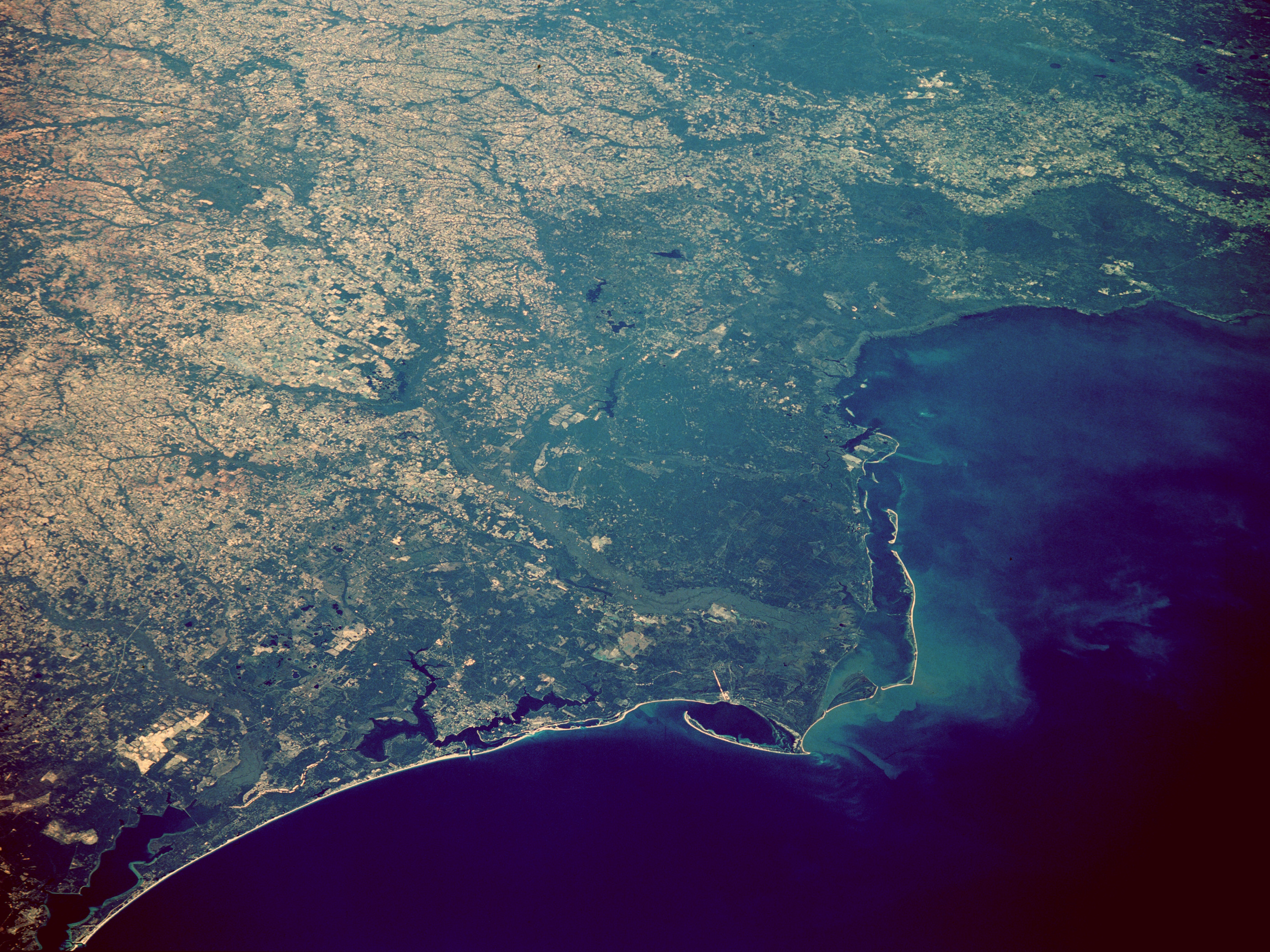 Какая граница космоса. Саргассово море вид из космоса. Саргассово море фото из космоса. Азовское море вид из космоса. Океан вид из космоса.