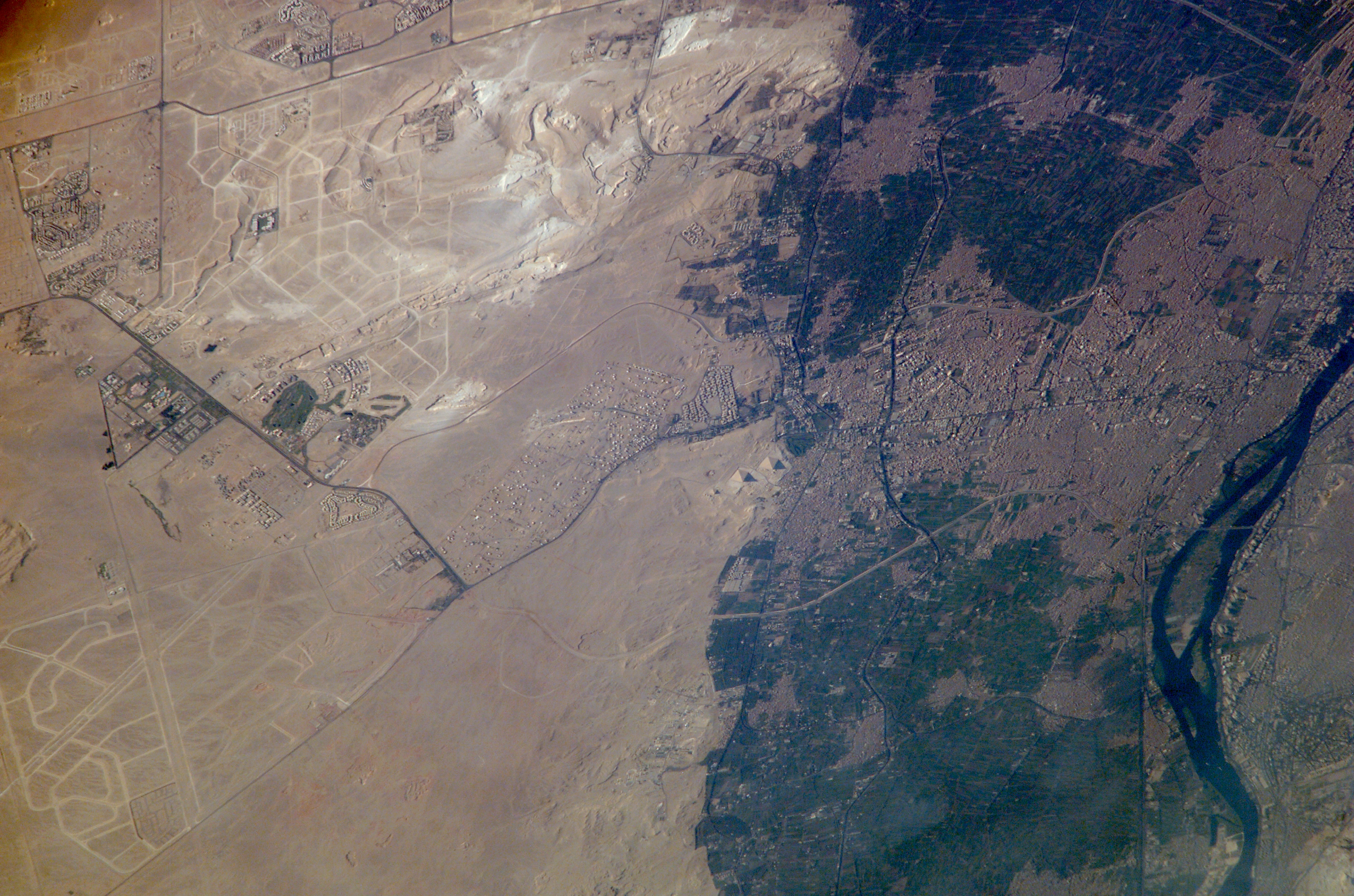 Фото египетских пирамид из космоса