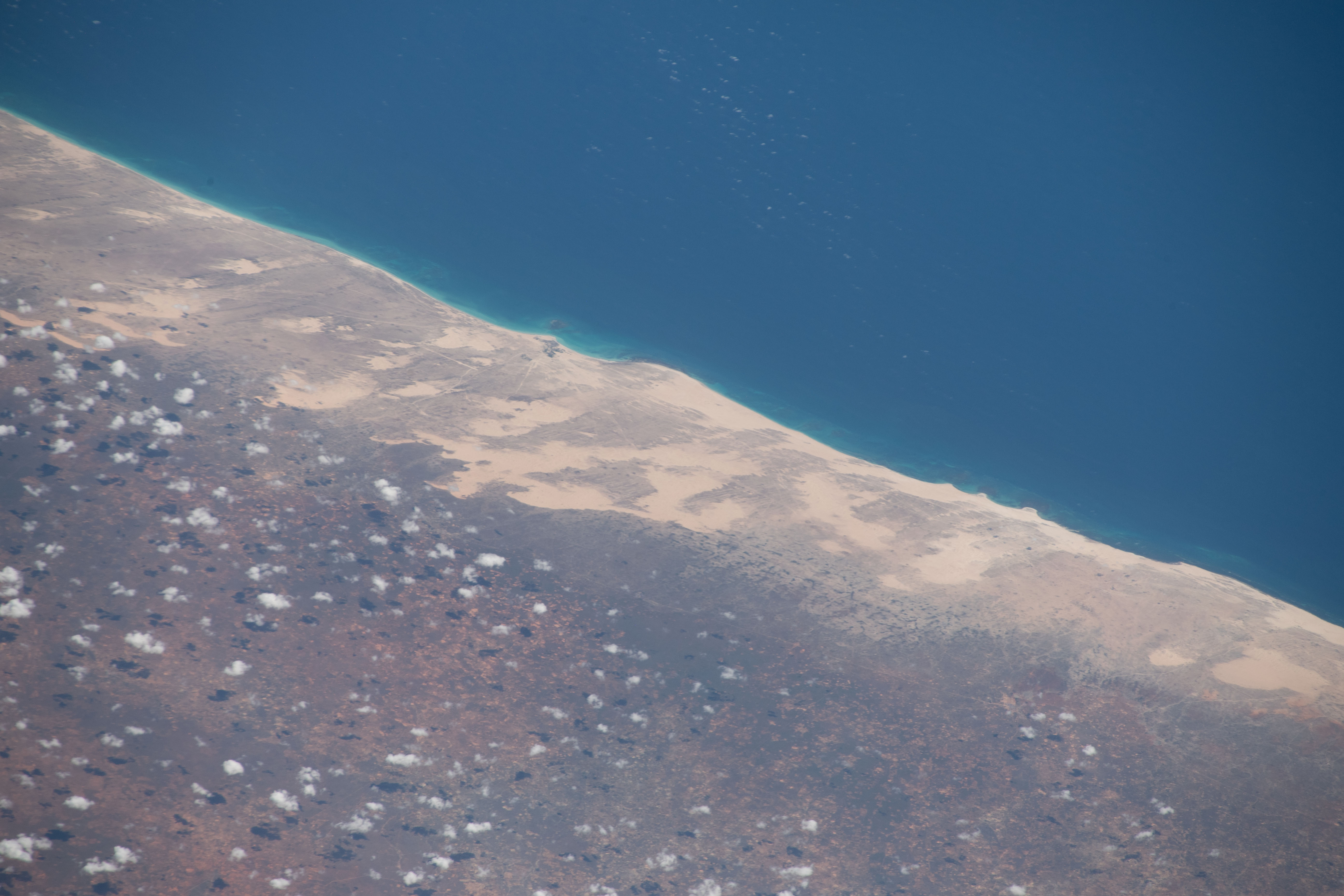 Astronaut Photo ISS070-E-84127