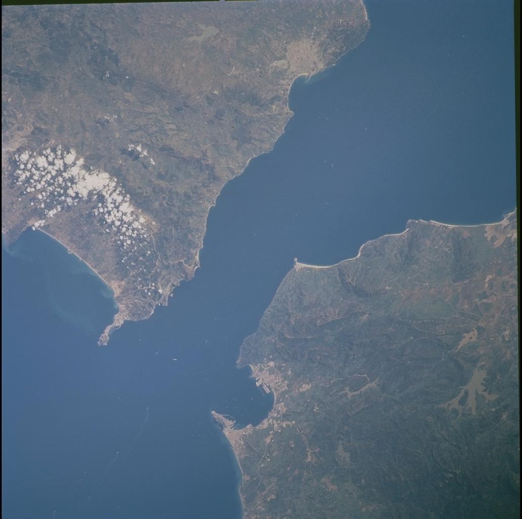 Гибралтарский пролив