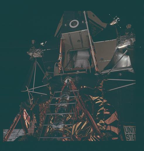 Astronaut Photo AS11-40-5862