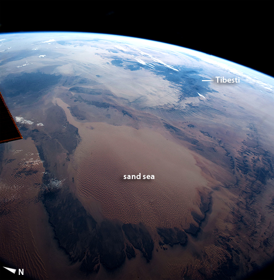 Photo: ISS042-E-16183