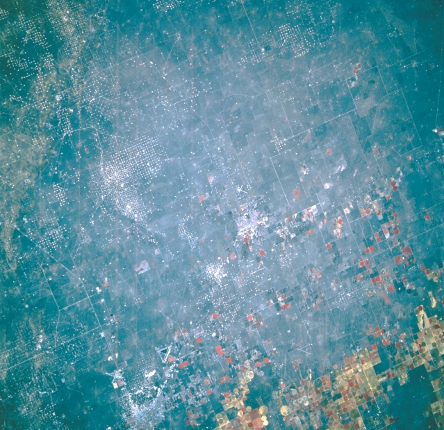 Photo: STS056-109-24