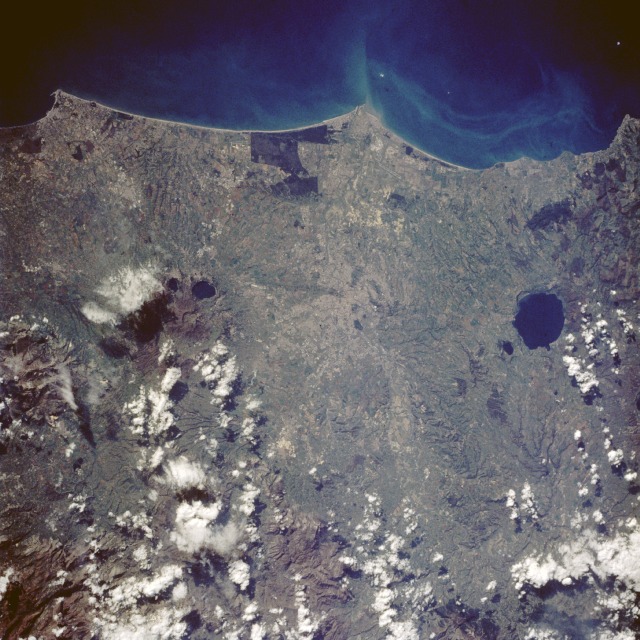 Photo: STS060-90-28