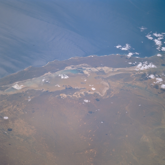 Photo: STS062-114-15