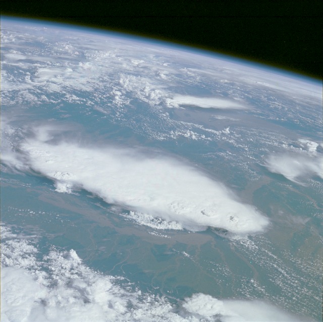 Photo: STS51F-31-69