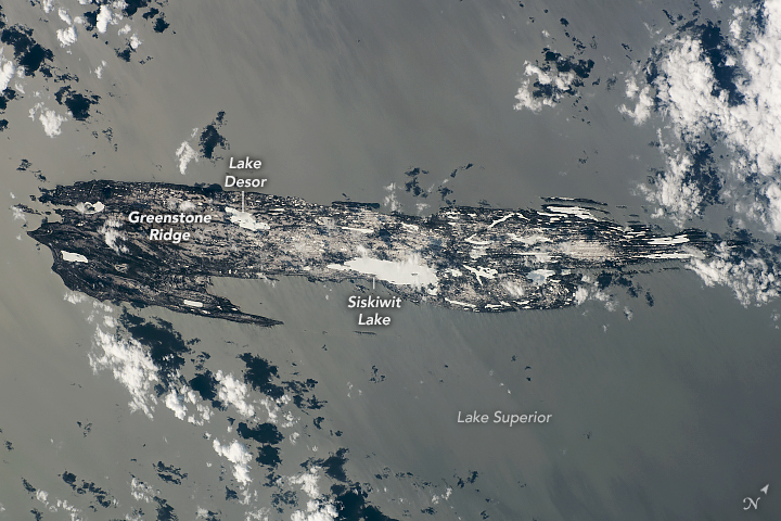 Photo: ISS062-E-140014