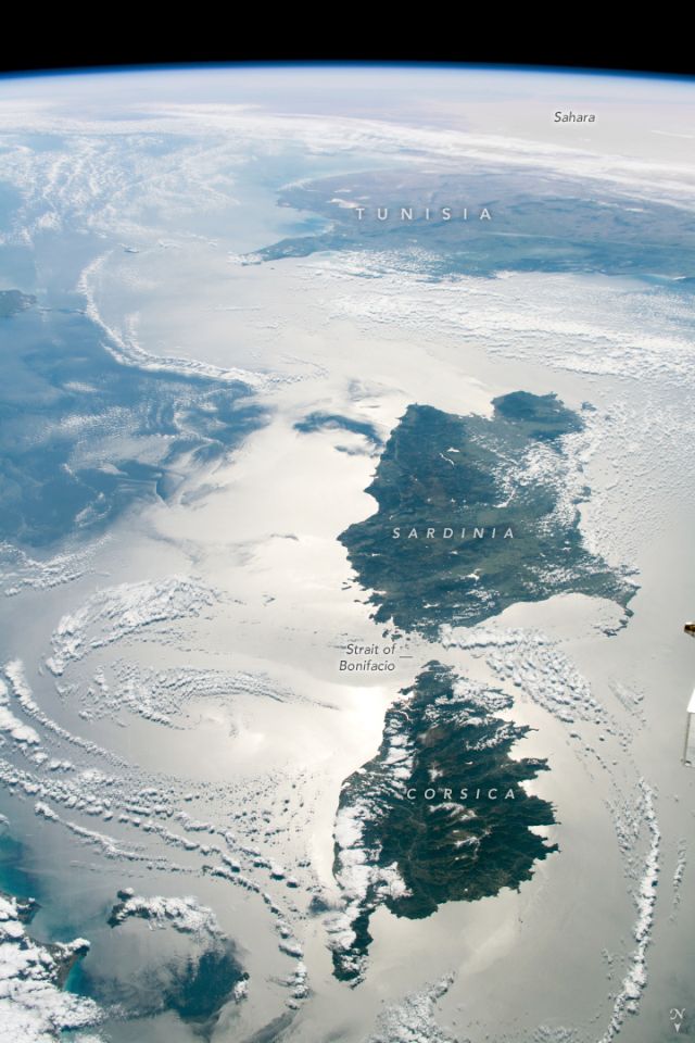 Photo: ISS062-E-44814