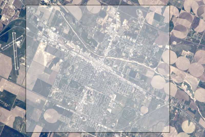 bounding box surrounding a city and part of the surrounding area